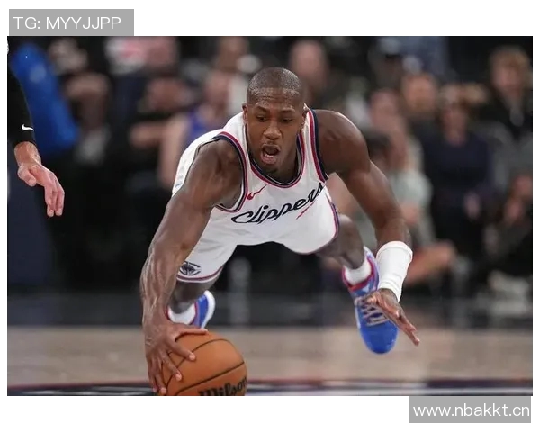 快船邓恩称赞保罗职业素养观察其比赛对自己成长助益良多 快船邓恩称赞保罗职业素养观察其比赛对自己成长助益良多