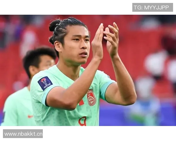 黄政宇凌空破门激情滑跪庆祝迎来泰山生涯第二球精彩瞬间 黄政宇凌空破门激情滑跪庆祝迎来泰山生涯第二球精彩瞬间