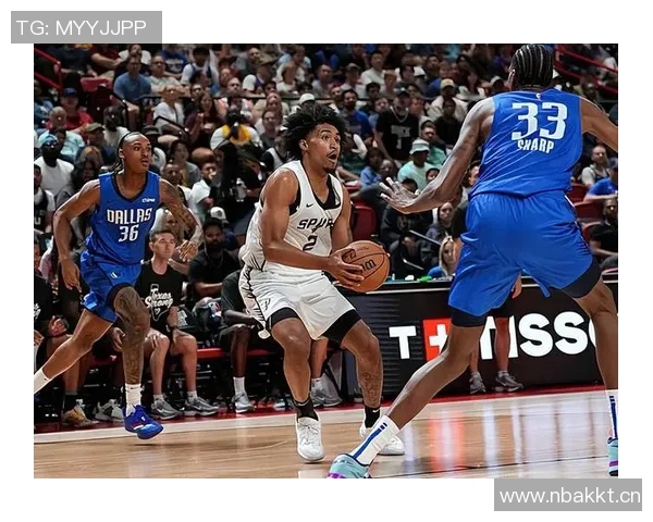 哈珀表现出色6投4中贡献9分3助攻正负值全队最高达到20分 哈珀表现出色6投4中贡献9分3助攻正负值全队最高达到20分