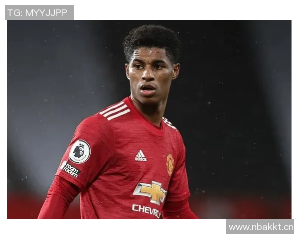 拉什福德在家观看阿斯顿维拉欧联比赛表达对老东家的支持与情感 拉什福德在家观看阿斯顿维拉欧联比赛表达对老东家的支持与情感