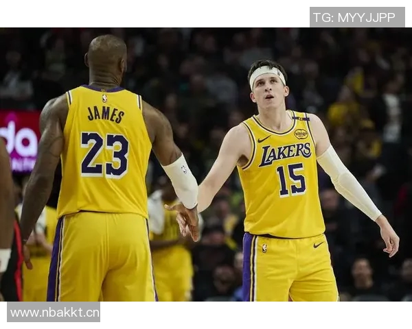 里夫斯赞詹姆斯乐观态度能增强自信心始终保持微笑从不显露低落情绪 里夫斯赞詹姆斯乐观态度能增强自信心始终保持微笑从不显露低落情绪