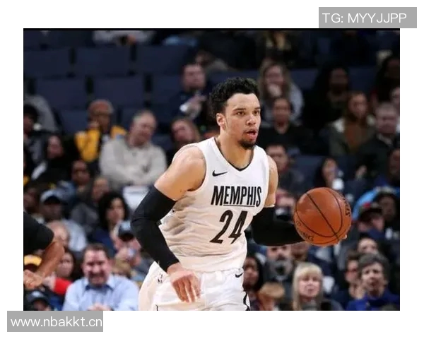 伊森称赞狄龙智谋出众自己将努力向其学习提升球技 伊森称赞狄龙智谋出众自己将努力向其学习提升球技