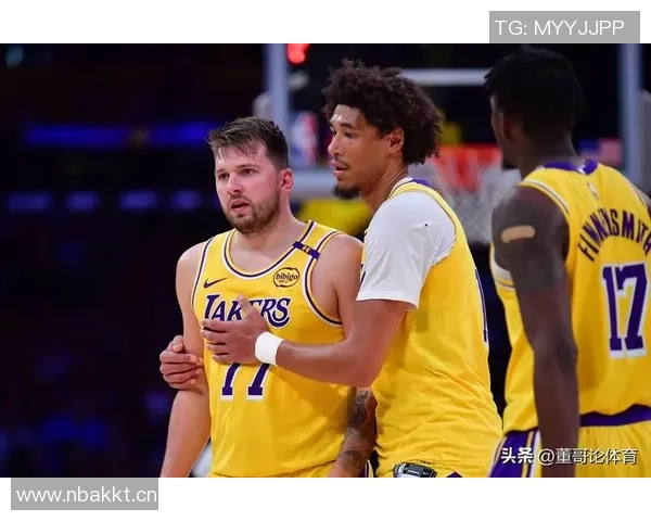 雷迪克确认东契奇将出战对阵太阳比赛里夫斯与斯玛特也将参赛 雷迪克确认东契奇将出战对阵太阳比赛里夫斯与斯玛特也将参赛