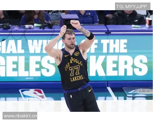 本赛季场均得分前十榜单东契奇领衔马克西紧随其后六人得分超三十 本赛季场均得分前十榜单东契奇领衔马克西紧随其后六人得分超三十