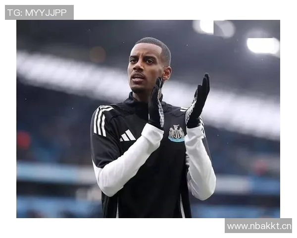 斯洛特谈伊萨克适应密集防守的挑战与球队战术调整的重要性 斯洛特谈伊萨克适应密集防守的挑战与球队战术调整的重要性