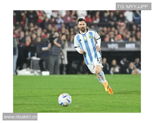 梅西分享与奖杯合影感慨迈阿密赛季的辉煌成就与难忘回忆