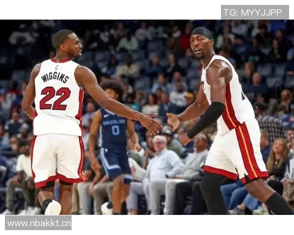 维金斯盛赞鲍威尔为今夏最佳引援称其为顶尖领袖展现非凡实力 维金斯盛赞鲍威尔为今夏最佳引援称其为顶尖领袖展现非凡实力