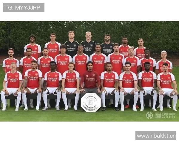 拜仁慕尼黑25-26赛季全家福展现新援风采与德超杯沙拉盘荣耀