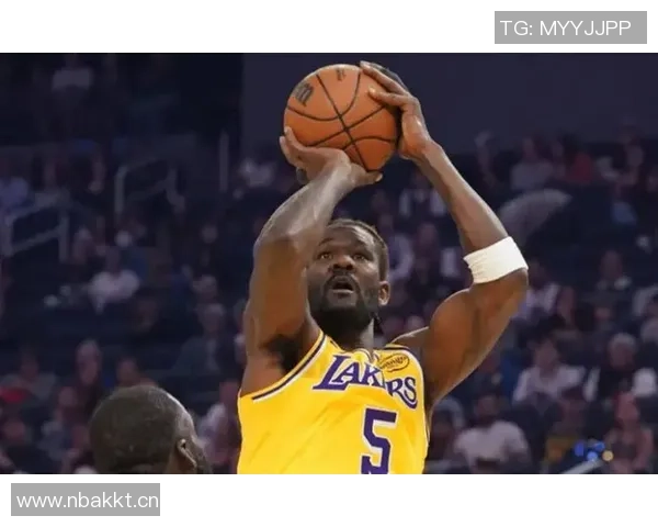 湖人内线失守艾顿海斯缺阵篮板惨败开拓者净负15个